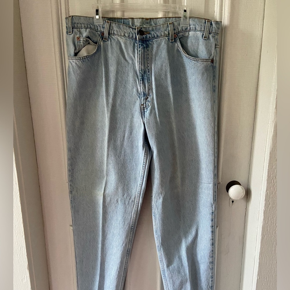 Vintage Levi 550s tapered leg, 40x32. Orange tab!
